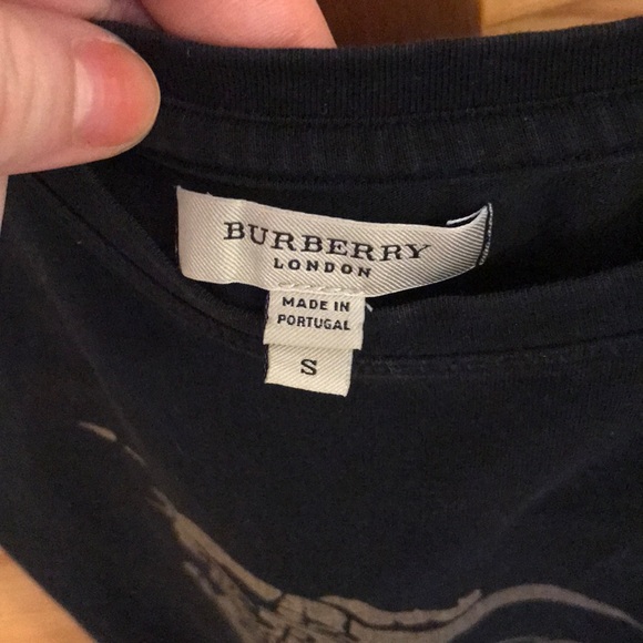 Black burberry gold logo short sleeve t! Sz S - Picture 2 of 5